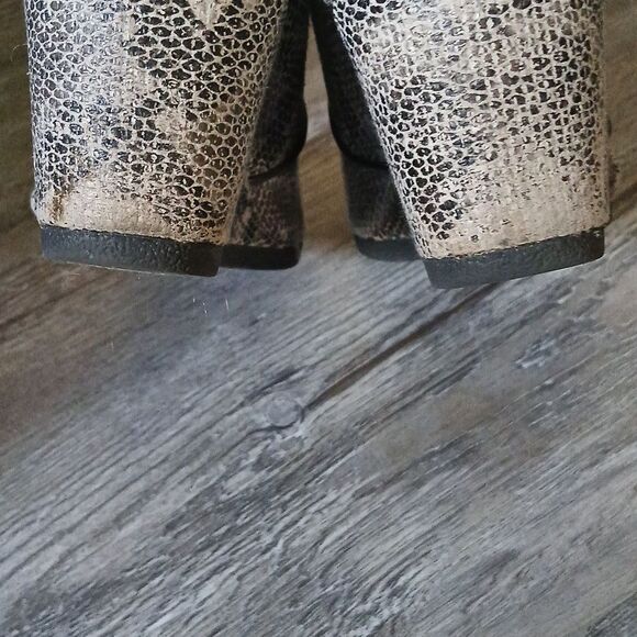 Toms Kala Snakeskin wedge heel ankle booties Sz 8.5 GUC - Picture 6 of 8